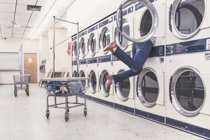 magasin-LA CRAU-min_people-woman-laundry-laundromat-interior-design-art-946996-pxhere.com